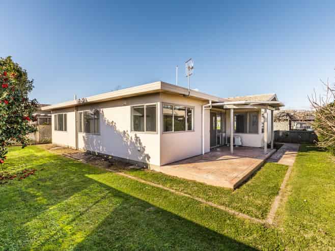 2/52 Te Aute Road, Havelock North