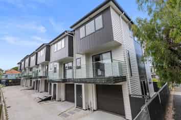 37E Erima Avenue, Point England
