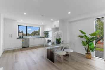 37E Erima Avenue, Point England