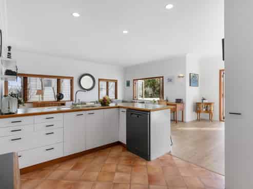 42 Rarangi Road, St Heliers