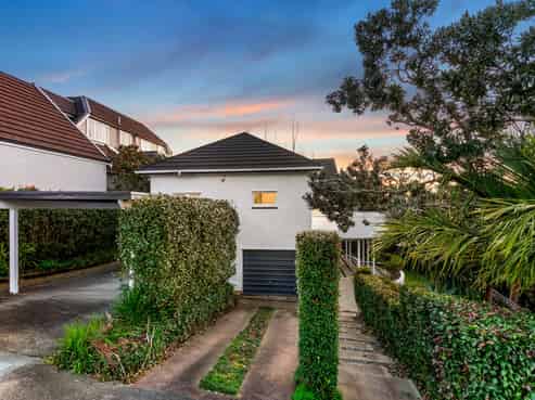 42 Rarangi Road, St Heliers