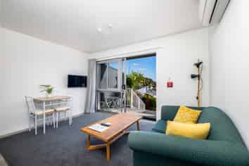 2/7 Wellington Street, Russell