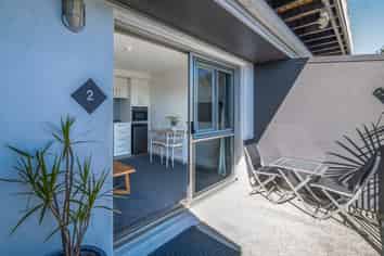 2/7 Wellington Street, Russell