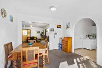 2/10 Hunter Street, Hamilton Lake