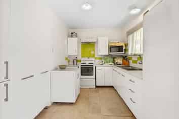 2/10 Hunter Street, Hamilton Lake