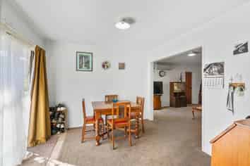 2/10 Hunter Street, Hamilton Lake