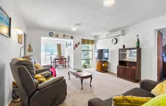 2/10 Hunter Street, Hamilton Lake