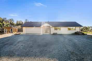 83 Sladdens Bush Road, Oxford