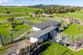 124 Gray Road, Kamo