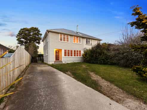 14 Newall Avenue, Bryndwr