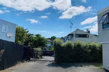 2/70 Tautari Street, Orakei