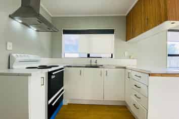 1/11 Kennington Drive, Clendon Park