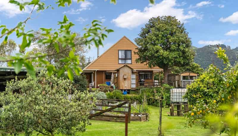 83 Alcoba Street, KAMO