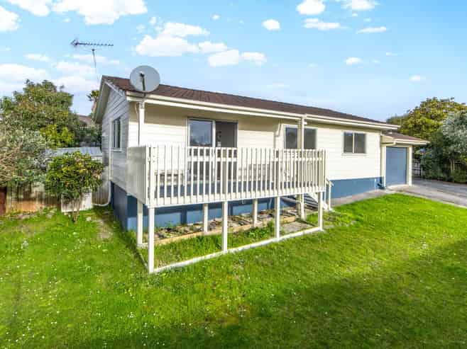 8 Katrina Place, Massey