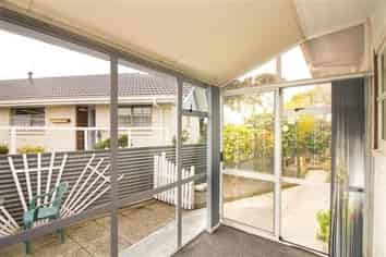 6A Hollows Crescent, Takaro