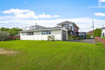 1006 Whangaparoa Road, Tindalls Beach