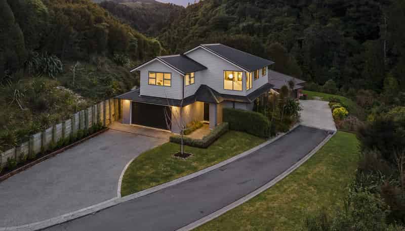 72 Riverstone Drive, Riverstone Terraces