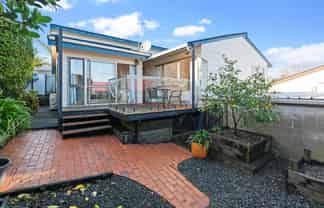2/47 Rawene Road, Birkenhead
