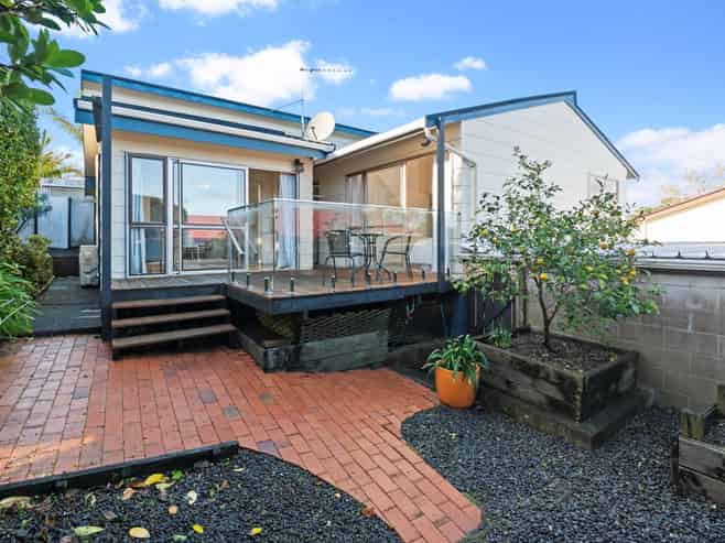 2/47 Rawene Road, Birkenhead