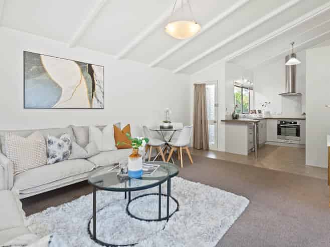 2/47 Rawene Road, Birkenhead