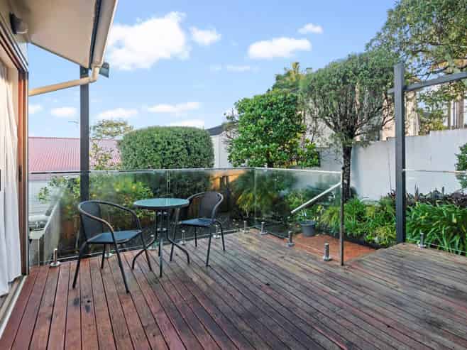 2/47 Rawene Road, Birkenhead