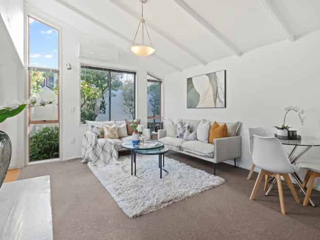2/47 Rawene Road, Birkenhead