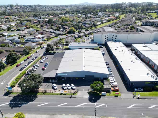 CBRE | High Profile Corner Site in Mt Wellington