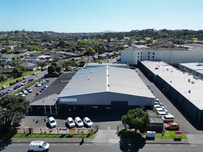 CBRE | High Profile Corner Site in Mt Wellington
