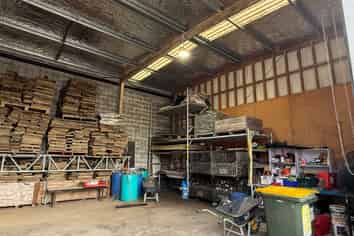 Warehouse + Yard on Rosebank Road