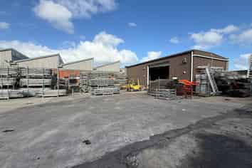 Warehouse + Yard on Rosebank Road
