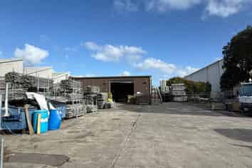 Warehouse + Yard on Rosebank Road