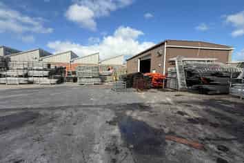 Warehouse + Yard on Rosebank Road