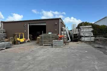 Warehouse + Yard on Rosebank Road