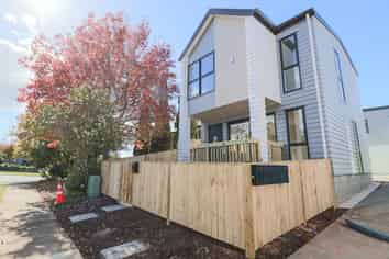 B/4 Blue Gum Rise, Sunnyhills
