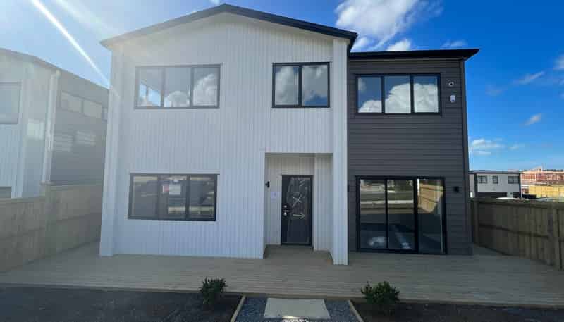 11 Rathmines Road, Flat Bush