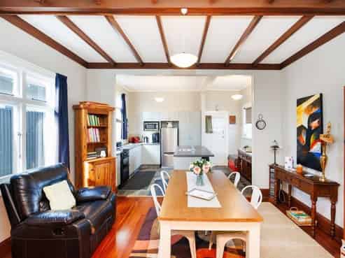 8 Burns Avenue, Takaro