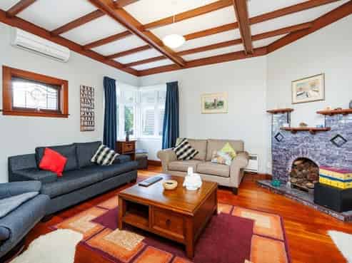 8 Burns Avenue, Takaro