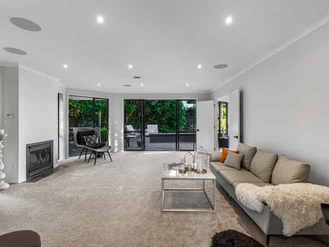 15 Elliot Street, Riverhead
