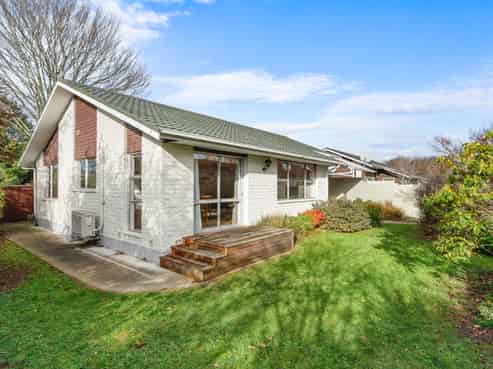 2/18 Powell Crescent, Ilam