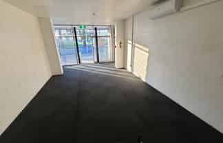 66M² RETAIL SPACE BY PRESTON ROAD
