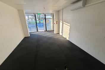 66M² RETAIL SPACE BY PRESTON ROAD
