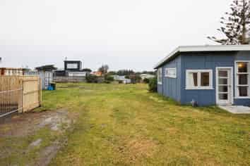 21a Marine Parade South, Foxton Beach