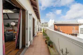 2/12 Little George Street, Thorndon