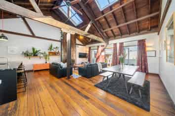 2/12 Little George Street, Thorndon