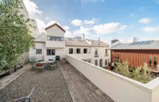 2/12 Little George Street, Thorndon