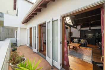 2/12 Little George Street, Thorndon