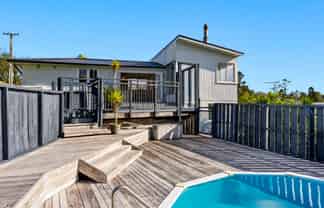 98 Eskdale Road, Birkdale