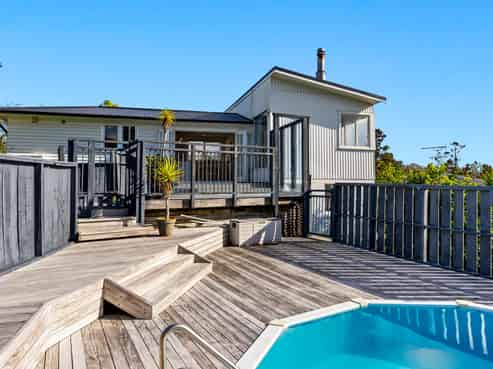 98 Eskdale Road, Birkdale