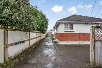 1 Bush Grove, Trentham