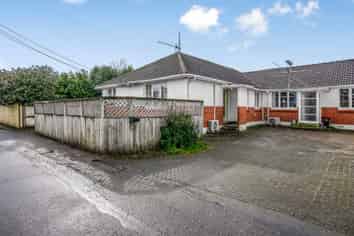 1 Bush Grove, Trentham